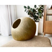 Wolle Katzenhöhle Kokon Katzenbett Gemütliches Iglu Minimalist Haustier Haus Möbel Wohnkultur Handgefilzte Moderne Filzdesign Erdiges Rostgrün von vaivanat