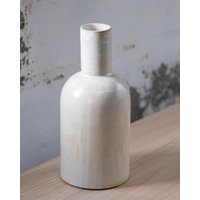 In Lager Keramik Vase Auf Weiß. Handgefertigtes Steinzeug, Minimalistisch, Zeitgenössisch, Dekorativ von vapor03