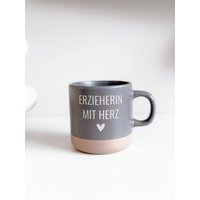 Tasse Grau Aus Keramik Mit Gravur | Erzieherin Herz Eltern Geschenk Personalisiert Abschied Kita/Kindergarten Tasse Grau Aus Keramik Mit Gravur | Erzieherin Herz Eltern Geschenk Personalisiert Abschied Kita/Kindergarten von verdruckt