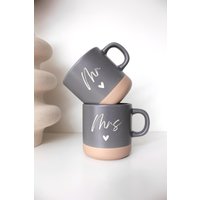 Tasse Grau Aus Keramik Mit Gravur | Mr. Mrs. Personalisiert Hochzeit Geschenk Hochzeitsgeschenk Brautpaar Name Nachname Tasse Grau Aus Keramik Mit Gravur | Mr. Mrs. Personalisiert Hochzeit Geschenk Hochzeitsgeschenk Brautpaar Name Nachname von verdruckt
