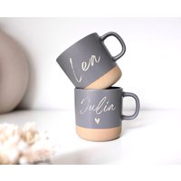 Tasse Grau Aus Keramik Mit Gravur | Name Geschenk Personalisiert Geburtstag Freundin Freund Personalisierte Steinguttasse Tasse Grau Aus Keramik Mit Gravur | Name Geschenk Personalisiert Geburtstag Freundin Freund Personalisierte Steinguttasse von verdruckt