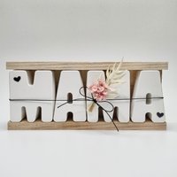 stilvolles Geschenk Für Mama - Handgefertigter Schriftzug Mit Trockenblumen Muttertagsgeschenk stilvolles Geschenk Für Mama - Handgefertigter Schriftzug Mit Trockenblumen Muttertagsgeschenk von vertrautManufaktur