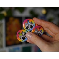 Party Waschbären - 32 Mm Pinback Button Badge Pin Oder Magnet | Zufällige Farbe Party Waschbären - 32 Mm Pinback Button Badge Pin Oder Magnet | Zufällige Farbe von vimblesart