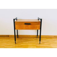 Mid Century Modern Metall Und Holz Nähkasten Auf Rollen - Deutschland 1960Er Jahre Mid Century Modern Metall Und Holz Nähkasten Auf Rollen - Deutschland 1960Er Jahre von vinovo