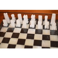 Vintage Marmor Schach Set Hand Geschnitzt I von vintageLightAndHome