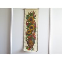 Blumen Wanddekor Sonnenblumen in Vase, Gelb Braun Grün Rot, Bunte Wandbehang #4-75-35 von vintageTEXTILESdecor