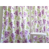 Lange Florale Vorhänge, Weiß Mit Lila Blumen Grüne Blätter, 2Er-Set Vorhangplatten #4-66-9 von vintageTEXTILESdecor