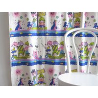 Vorhänge 2Er Set Kinderzimmer, Küchenvorhänge Mit Häkelbesatz, Vintage Retro Küchendesign, Kinder Segeln Angeln #4-71-18 von vintageTEXTILESdecor