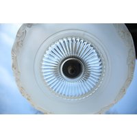 Vintage 1930, Jugendstil, Art Deco, Glas, Kronleuchter, Deckenleuchte Weiß, Pfirsich, Messing-Baldachin von vintageatmosphere