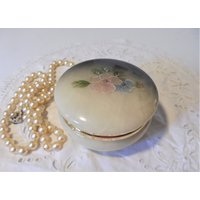 Alte Deckeldose Opalglas Floral Deckeldekor von vintagehappimillAT