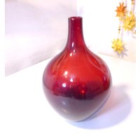 Bauchige Glasvase Rot Transparent von vintagehappimillAT
