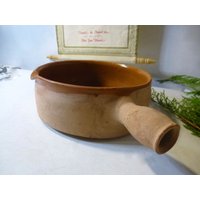 Casserole Terracota Mit Griff Und Ausgießer von vintagehappimillAT