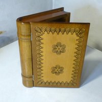 Holzkassette in Buchform Deko Aufbewahrung von vintagehappimillAT