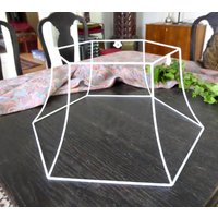 Vintage Lampenschirm-Gestell Metall Weiß von vintagehappimillAT