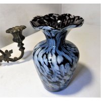 Vintage Vase Glas Opal Blautönig Und Wolkig Weiß von vintagehappimillAT