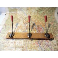 Vintage Wandbrett Anno 1930 Mit 3 Haken Shabbychic Patina von vintagehappimillAT