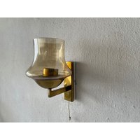 Elegant Smoked Glass & Brass Sconce, 1960S Elegant Smoked Glass & Brass Sconce, 1960S von vintageinmode
