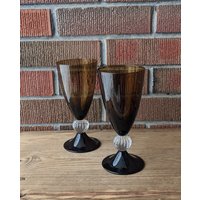 Vintage Paar Braune Weingläser, Rauchbraunes Glas Mit Klarer Kugel, Retro Barware, 12 G, 1970Er Jahre von vintagenorthfinds