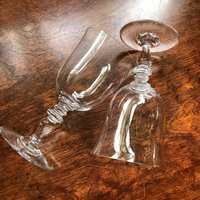 Provence Von Baccarat Hohe Wasser Kelche/Weingläser Wunderschöne Sculpted Bowl Mit Drei Ring Stiel. Hergestellt in Frankreich von vintagepointstore