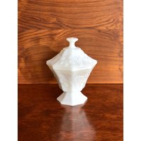 Vintage Anchor Hocking Milchglas Konfektschale, Weinrebe Motiv Vintage Anchor Hocking Milchglas Konfektschale, Weinrebe Motiv von vintagepointstore