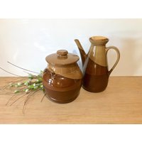 Vintage Royal Haeger Pottery Keksdose Und Krug Set Glasierter Dreifarbiger Brauner Mit Korkdeckel von vintagepointstore