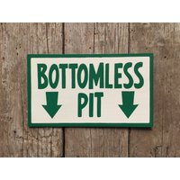 Bodenlose Grube Zeichen | Die Simpsons Handgemachtes Siebdruck-Schild Comic Animation Fernseher Komödie Lustiges Schild von vintagesigns