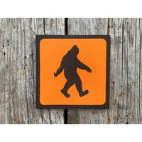 Sasquatch Icon Zeichen | Handgemachte Siebdruck Nationalpark-Symbolzeichen Bigfoot Vintage Campround-Zeichen Trail-Zeichen Camping von vintagesigns