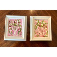 Paar Vintage Acrylgemälde Von Retta Glod - Gerahmter Wasserkrug & Makramee-Übertopf von vintagesunshine7