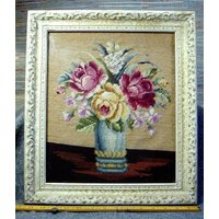 Blumiges Gerahmt Panel Bouquet Hand Bestickt, Handarbeit Cross Stich 17 X 15 Carved Frame von vintagevasso