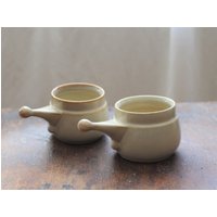 2 Keramik Stielpfännchen, Auflaufförmchen Mit Griff, Goebel Oeslauer Manufaktur 2 Keramik Stielpfännchen, Auflaufförmchen Mit Griff, Goebel Oeslauer Manufaktur von vintwithnora