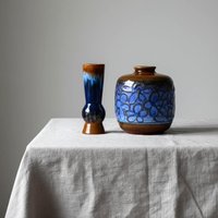 Zwei Vintage-Vasen Aus Blauer Und Brauner Keramik, Design Den 1960Er Jahren, Strehla Deutschland Zwei Vintage-Vasen Aus Blauer Und Brauner Keramik, Design Den 1960Er Jahren, Strehla Deutschland von vintwithnora