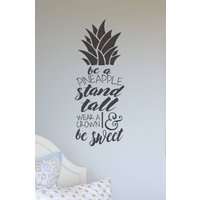 Ananas Wandtattoo Inspirierender Spruch - Stand Tall, Be Sweet Ananas Wandtattoo Inspirierender Spruch - Stand Tall, Be Sweet von vinyl4decor