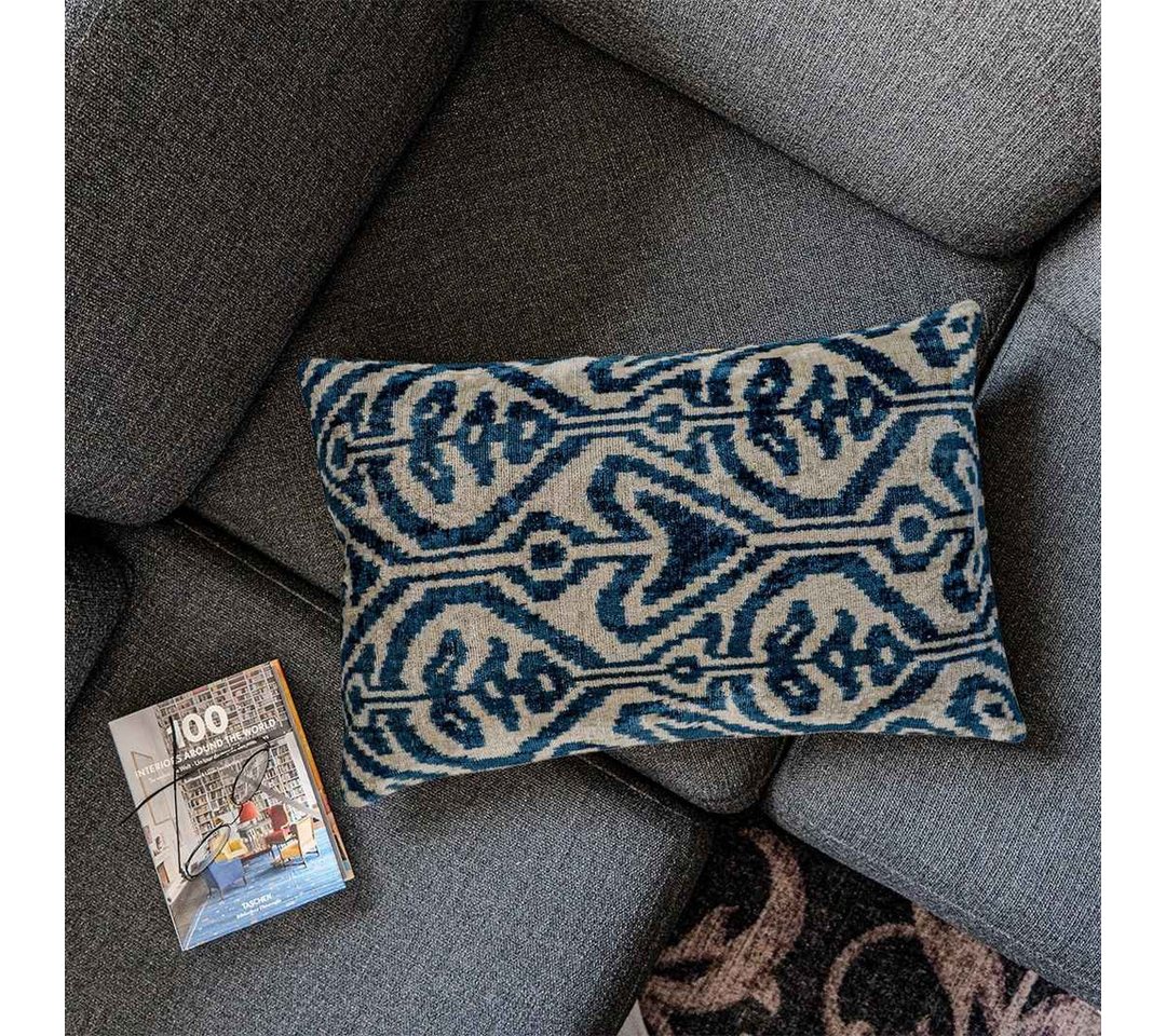 von strohdeicher design Dekokissen Ikat Kissenbezug Arrow - Silk-Velvet 40 x 60. Seide. Samt. von strohdeicher design Dekokissen Ikat Kissenbezug Arrow - Silk-Velvet 40 x 60. Seide. Samt. von von strohdeicher design