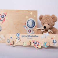 Garderobe Personalisiert Mit Weltall Motiv Für Kinder 3 Haken - Astronaut/Kleiderhaken Kindergarderobe von vonMiaShop