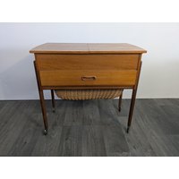 Nähkasten Sewing Box Nähbox Mit Korb Auf Rollen Aufklappbar Mid Century Design 50S 50Er 60Er 60S Vintage Vtg #2 Nähkasten Sewing Box Nähbox Mit Korb Auf Rollen Aufklappbar Mid Century Design 50S 50Er 60Er 60S Vintage Vtg #2 von vonboege