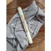 Kommunionkerze Taufkerze in Beige Naturtöne Handverziert Echtwachs Personalisierbar Kommunionkerze Taufkerze in Beige Naturtöne Handverziert Echtwachs Personalisierbar von vonkathrin