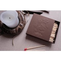 Zündhölzer Dunkelbraun | Coffee-Table-Style Embossing Christrose Weihnachten, Advent, Nikolausgeschenk, Weihnachtsgeschenk, Streichholz Zündhölzer Dunkelbraun | Coffee-Table-Style Embossing Christrose Weihnachten, Advent, Nikolausgeschenk, Weihnachtsgeschenk, Streichholz von vonnobel