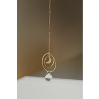 Goldener Mond Suncatcher Mit Regenbogenkristall // Runder Sonnenfänger Kristall Dekoration// Geschenkidee von walnutandcherry