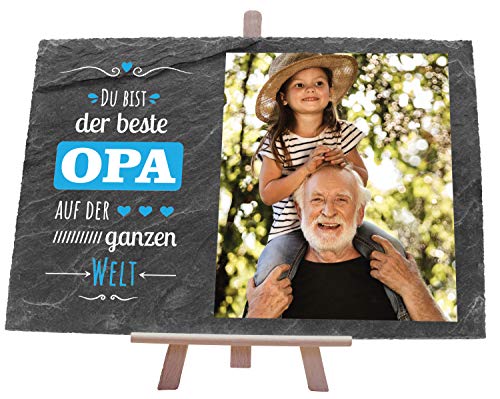 wandmotiv24 Schiefertafel Bester Opa mit Holz-Staffelei, Personalisiert mit Farb-Foto, Digitaldruck, Schrift Herzchen in Blau, Querformat 30x20cm, Natur Schieferplatte, Foto-Geschenk, Dekoration von wandmotiv24