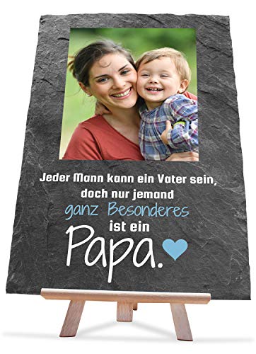 wandmotiv24 Schiefertafel Vatertag mit Holz-Staffelei, Personalisiert mit Foto + Spruch in Blau, Digitaldruck, Hochformat 20x30cm Schieferplatte, Geschenkidee Papas, Väter, Fotogeschenk M0161 von wandmotiv24