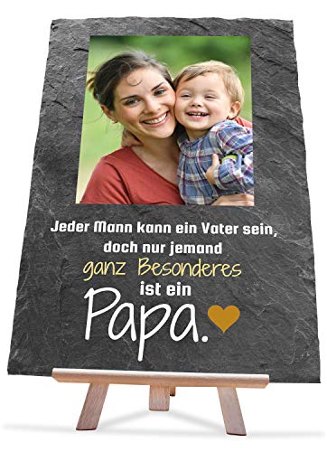 wandmotiv24 Schiefertafel Vatertag mit Holz-Staffelei, Personalisiert mit Foto + Spruch in Gold, Digitaldruck, Hochformat 20x30cm Schieferplatte, Geschenkidee Papas, Väter, Fotogeschenk M0162 von wandmotiv24