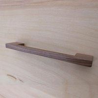 Moderner Möbelknauf Aus Nussbaum Moderner Möbelknauf Aus Nussbaum von waredesignworks