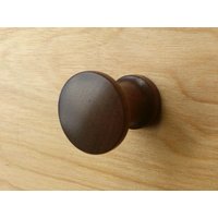 Moderner Runder Möbelknopf Aus Nussbaumholz Moderner Runder Möbelknopf Aus Nussbaumholz von waredesignworks