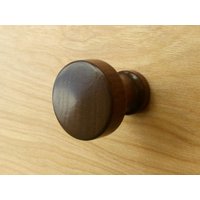 Runder Möbelknopf Aus Nussbaum Runder Möbelknopf Aus Nussbaum von waredesignworks