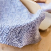 Handgewebtes Handtuch Aus Baumwolle von warpedandwonderful