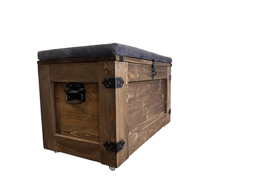 weeco Holzkiste Schatzkiste Aufbewahrungsbehälter mit vier Rollen. 24 kg, 80 x 45 cm Holzkiste Kiste Couchtisch Beistelltisch Vintage Shabby Chic Klappdeckel und Stauraum mit Sitzfläche weeco Holzkiste Schatzkiste Aufbewahrungsbehälter mit vier Rollen. 24 kg, 80 x 45 cm Holzkiste Kiste Couchtisch Beistelltisch Vintage Shabby Chic Klappdeckel und Stauraum mit Sitzfläche von weeco
