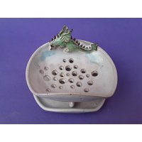 Drachen Seifenschale Mit Untertasse, Abtropffläche, Handgedrehte Steinzeug Keramik Drachen Seifenschale Mit Untertasse, Abtropffläche, Handgedrehte Steinzeug Keramik von westgreenpottery