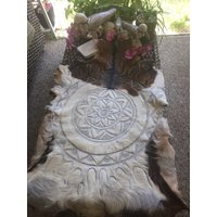 Handgeschnitzte Ziegenhäute/Mandalamuster von wildorchidaustralia