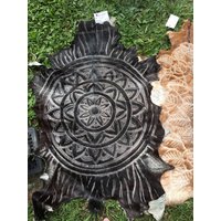 Handgeschnitztes Ziegenleder Mit Mandala-Design Handgeschnitztes Ziegenleder Mit Mandala-Design von wildorchidaustralia