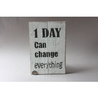 1 Day Can Change Everything, 30cm X 20 cm Türschild Shabby, Ein Tag Kann Alles Ändern, Rustikales Schild, Vintage Stil Holzschild, Wanddeko von wohnraumformer